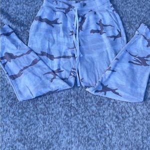 RAILS CAMO JOGGERS